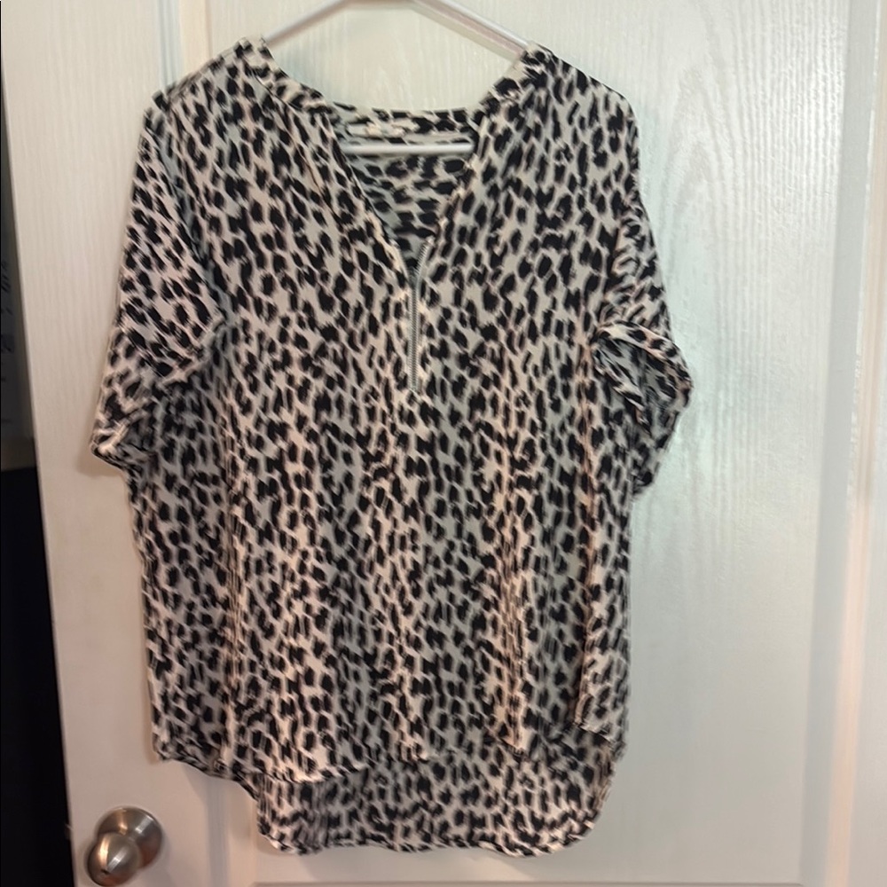 Maurices Black and White Relaxed Short Sleeve Blouse